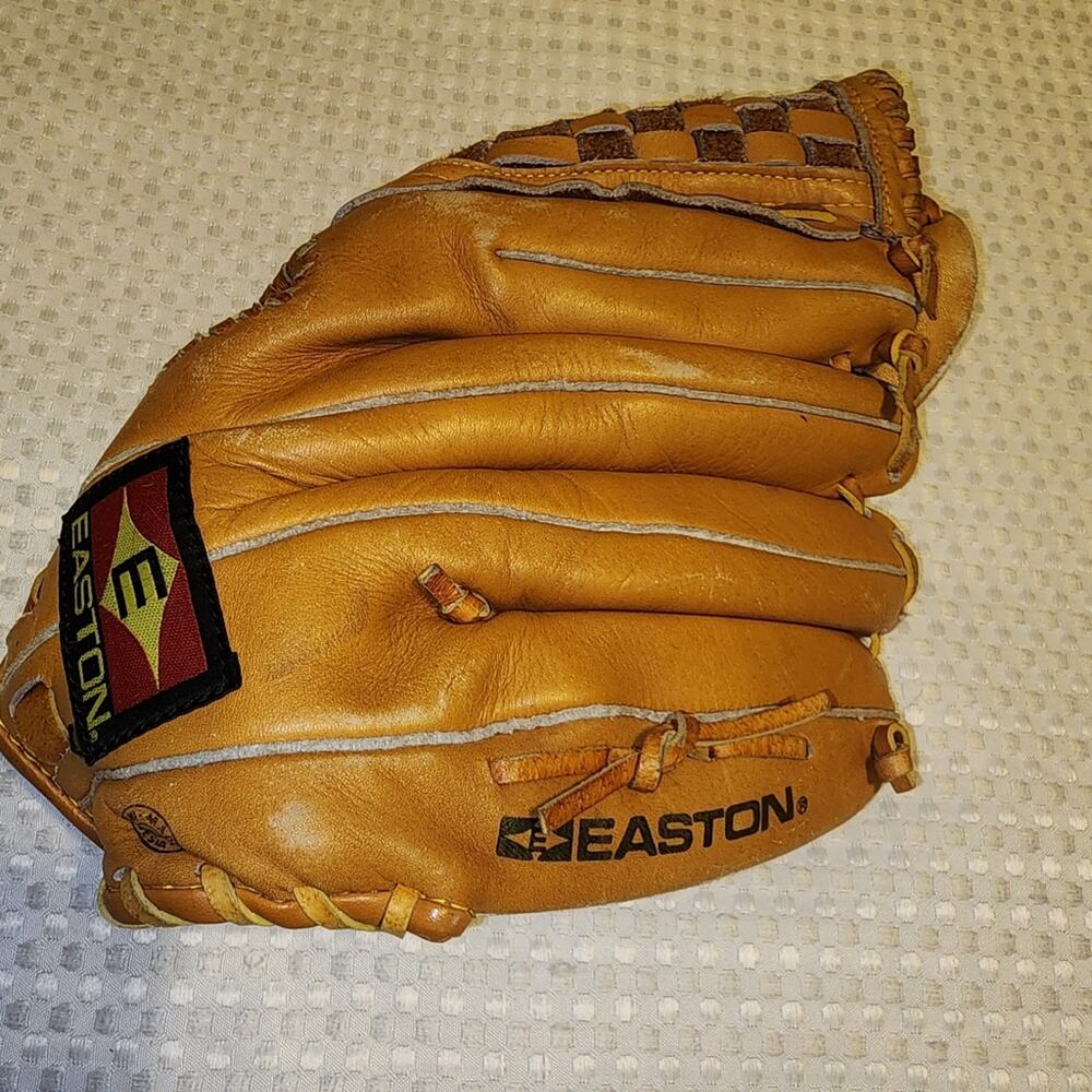EATON EUC EX126 LEATHER LEFTHANDED BALL GLOVE